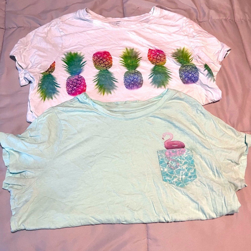 Two old navy women’s tshirts